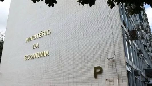 Um pacote suspeito foi encontrado em frente ao Ministério da Economia