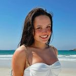 Site de Larissa Manoela está a venda por mais de R$ 45 mil; entenda