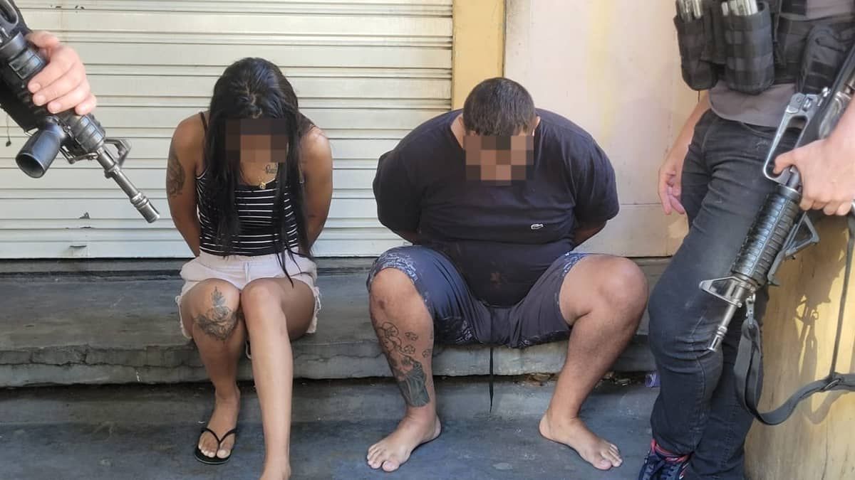 Casal suspeito de matar jovem com tatuagem '171' e 'cifrão' na Várzea das Flores, é preso no Rio de Janeiro