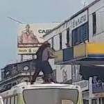 Vídeo: policial é flagrado lutando com homem em cima de ônibus no Rio de Janeiro