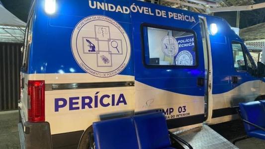 Uma adolescente foi encontrada ainda viva, mas com 55% do corpo queimado