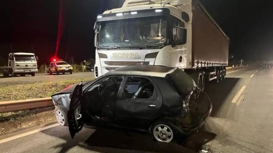 Uma carreta perdeu os freios no Anel Rodoviário e bateu em vários veículos na descida do Betânia