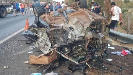 Uma criança de 10 anos que estava no carro sobreviveu sem lesões graves
