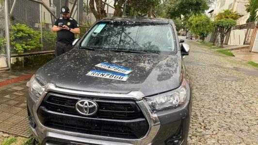 Uma das caminhonetes furtadas foi apreendida após a prisão da dupla