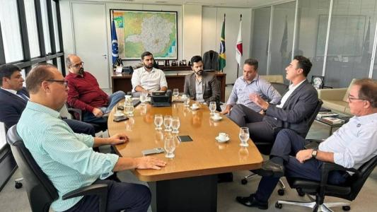 Uma das possibilidades aventadas por interlocutores do partido seria um convite ao deputado Gil Pereira para assumir uma secretaria de Estado