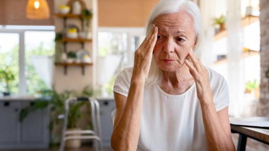 Uma droga experimental, chamada de donanemab, retardou a progressão da doença de Alzheimer em até 60% nos estágios iniciais.