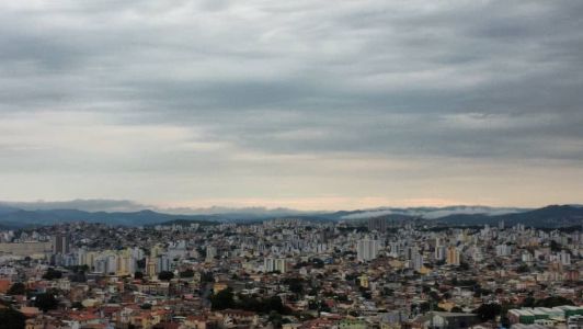 Uma frente fria subtropical mantém áreas de instabilidade em todo o estado