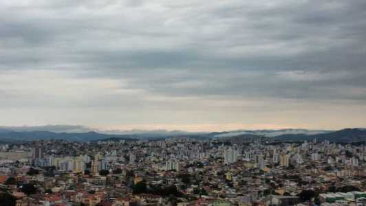Uma frente fria subtropical mantém áreas de instabilidade em todo o estado