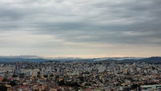 Uma frente fria subtropical mantém áreas de instabilidade em todo o estado