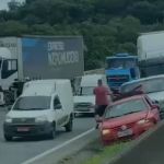 Acidente grave com 8 veículos deixa um morto e dois feridos na Fernão Dias, em MG