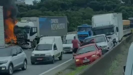 Uma pessoa ficou gravemente ferida, enquanto outra está sob avaliação médica