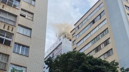 Uma pessoa foi encaminhado ao hospital por ter inalado fumaça