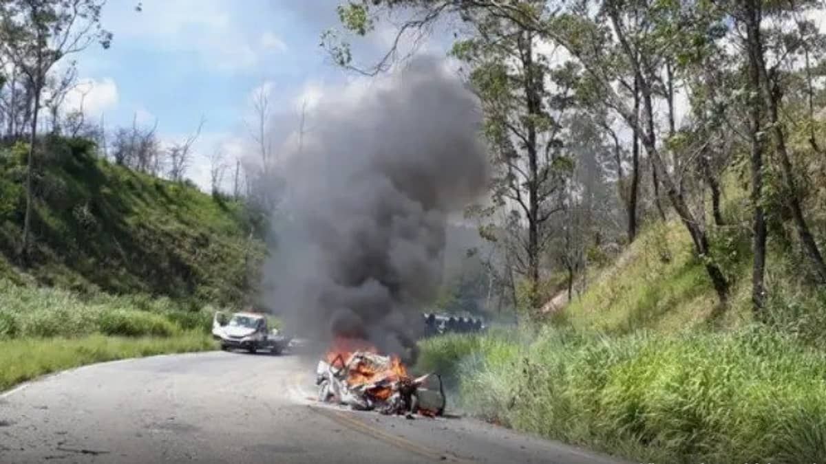 Uma pessoa morre em batida frontal entre caminhão e caminhonete na BR-381 no interior de Minas 