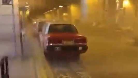 Uma pessoa morreu em Shenzhen depois que uma árvore caiu e atingiu o veículo em que ela estava