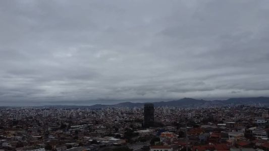 Umidade do mar provoca aumento das nuvens e chuva leve no Leste do estado
