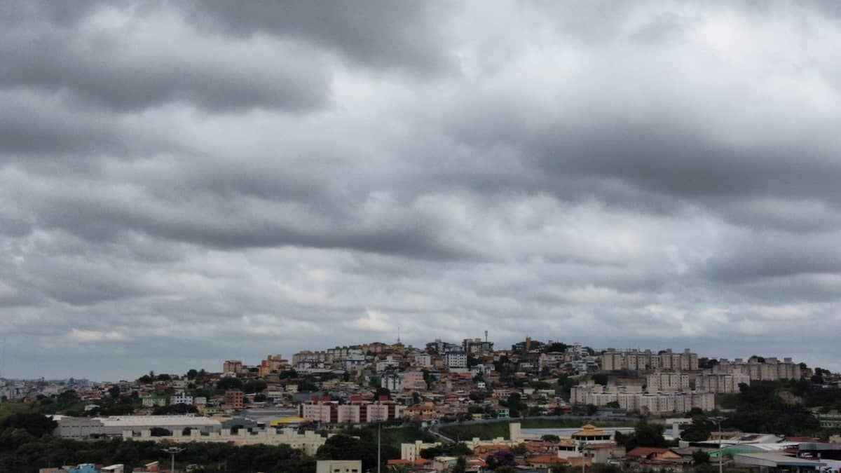 Previsão do tempo: tempo fica mais ameno e pode chover nesta terça-feira em Belo Horizonte  