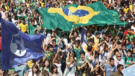 UNE busca construir agenda de reivindicações para estudantes