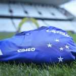 Narrador elege camisa do Cruzeiro a 'mais bonita do Brasil' e manda recado a Ronaldo