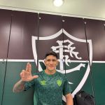 Fluminense treina na Arábia Saudita e divulga novos uniformes na atividade