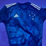 Comentarista da Globo se derrete por camisa do Cruzeiro: 'Das mais bonitas do mundo'