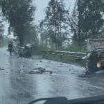 Vídeo: carro se parte ao meio e fica destruído após batida com carreta na BR-040
