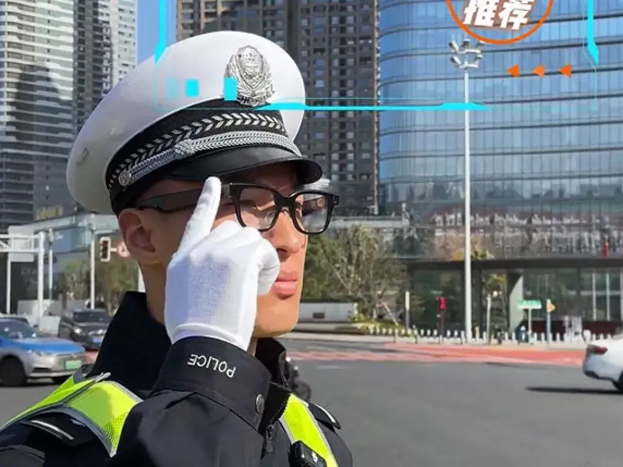 China passa a usar óculos com IA para fiscalização no trânsito