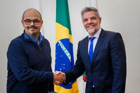 Vice-governador, Mateus Simões (Novo), e o prefeito em exercício, Juliano Lopes (Podemos), se encontraram nesta sexta-feira (13)