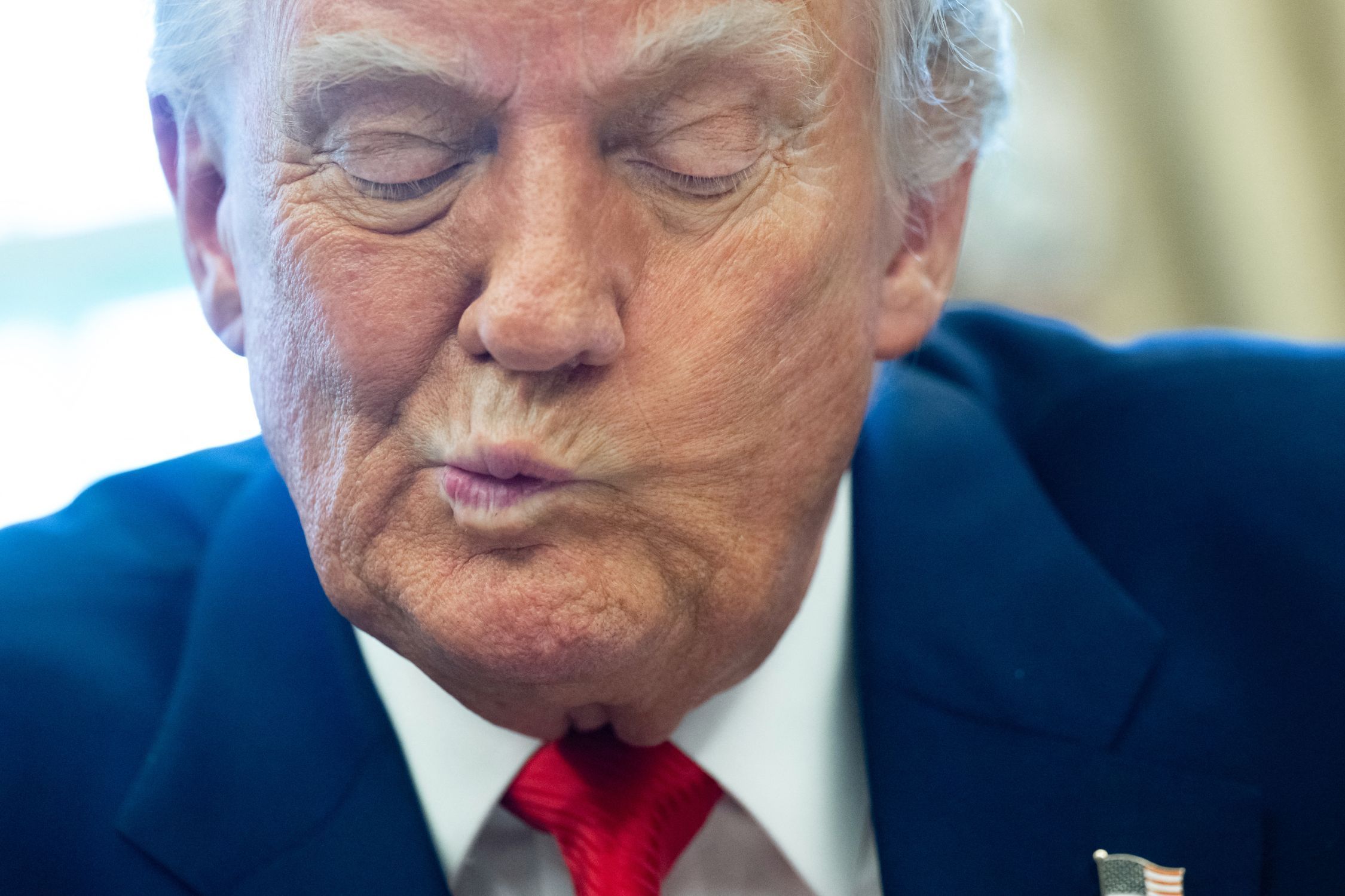 Trump muda regras para chuveiros nos EUA: 'gosto de cuidar do meu lindo cabelo'