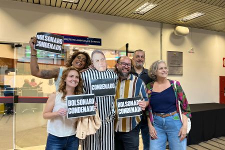 Bancada de esquerda levou boneco do ex-presidente Jair Bolsonaro para a Câmara Municipal de Belo Horizonte