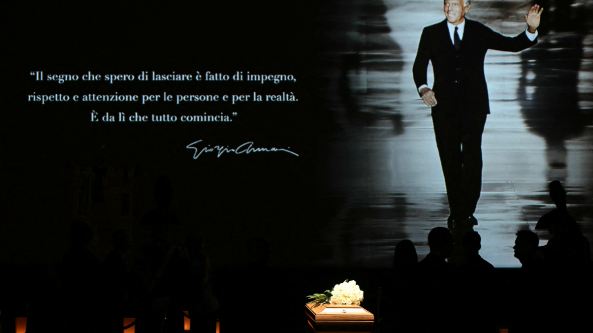 Giorgio Armani: milhares de pessoas se despedem do 'rei da moda' em Milão