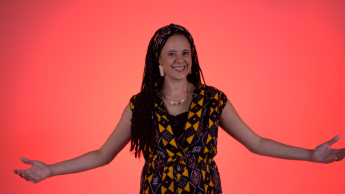 Jéssica Tamietti é atriz, palhaça, educadora, contadora de histórias e escritora