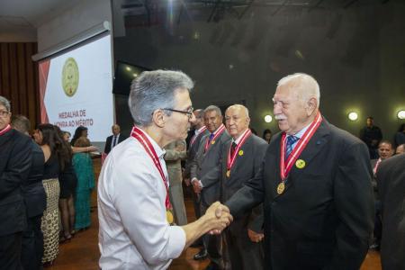 Governador de Minas Gerais, Romeu Zema (Novo) entregou medalhas de Honra ao Mérito nesta segunda-feira (3)