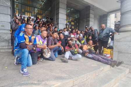 Motociclistas de aplicativo protestam por melhores condições de trabalho e regulamentação em BH