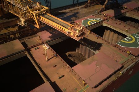 Após fechar acordo com o Porto Sudeste, ltaminas realiza 1° exportação direta de minério de ferro