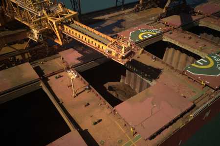 Após fechar acordo com o Porto Sudeste, ltaminas realiza 1° exportação direta de minério de ferro