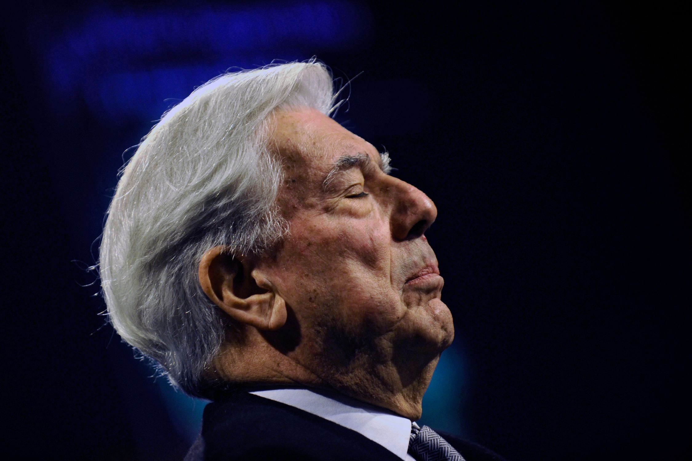 Casamentos com prima e tia, brigas com a esquerda: Vargas Llosa, Nobel de Literatura, colecionou escândalos