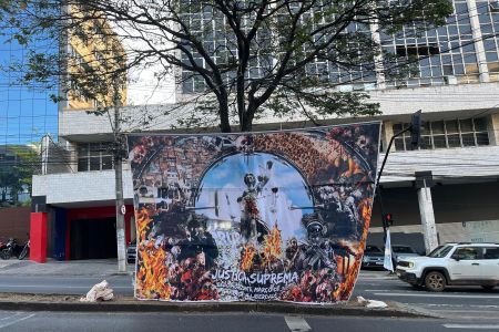 Manifestantes protestam contra homenagem a Moraes em BH