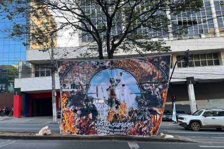 Manifestantes protestam contra homenagem a Moraes em BH