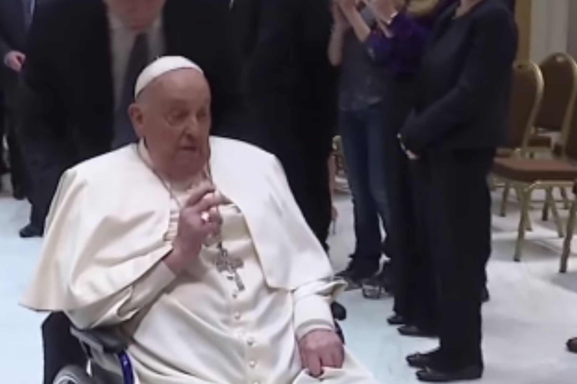 'Quando mulheres comandam, as coisas funcionam', diz papa Francisco em primeiro discurso após internação