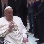 'Quando mulheres comandam, as coisas funcionam', diz papa Francisco em primeiro discurso após internação