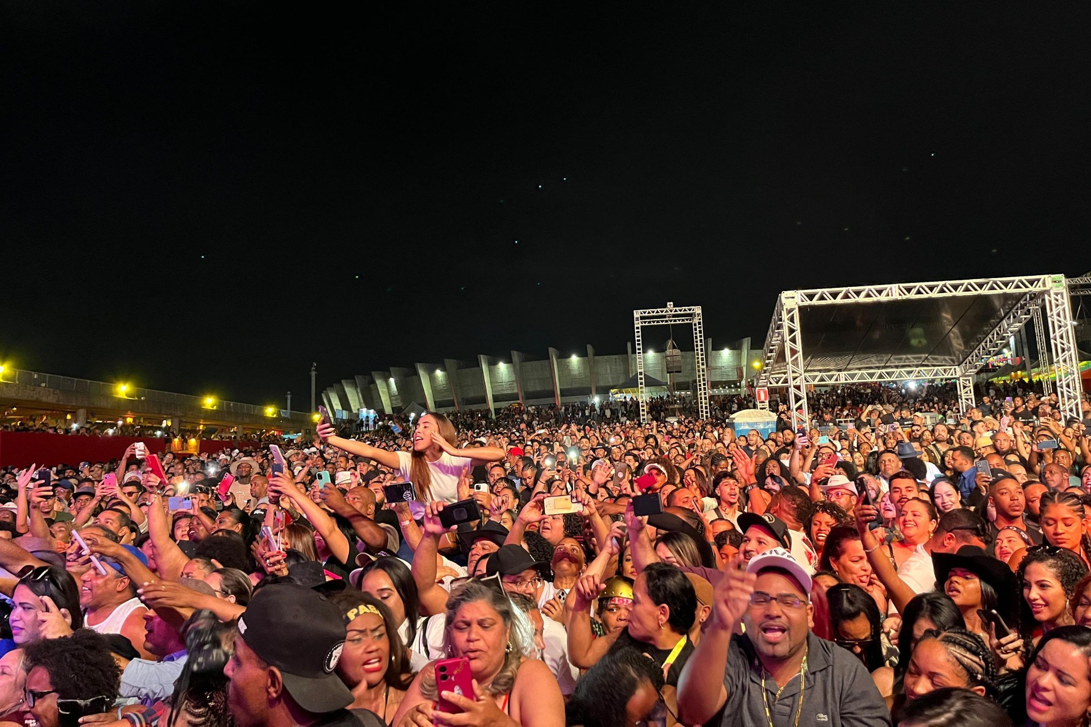 ‘Arraiá Itatiaia’ agita o Mineirão com música boa, diversão e público animado
