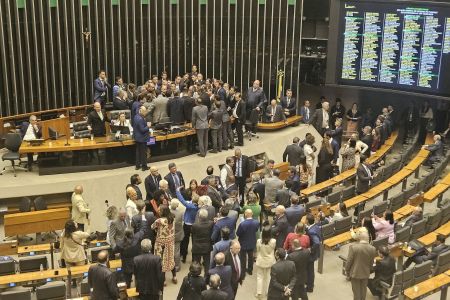 Plenário da Câmara é ocupado por deputados de oposição ao governo de Luiz Inácio Lula da Silva (PT)