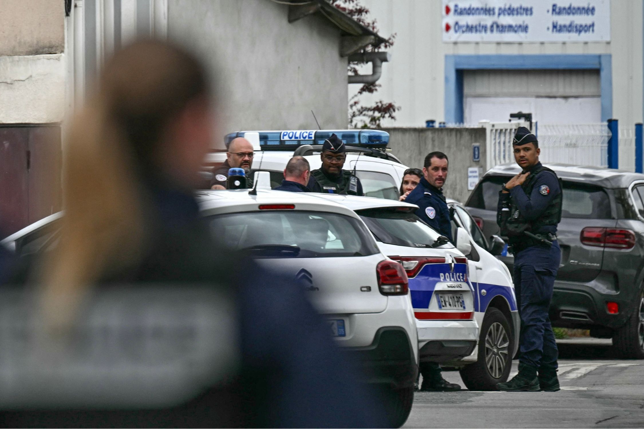 Estudante mata colega de classe com faca e deixa três feridos na França