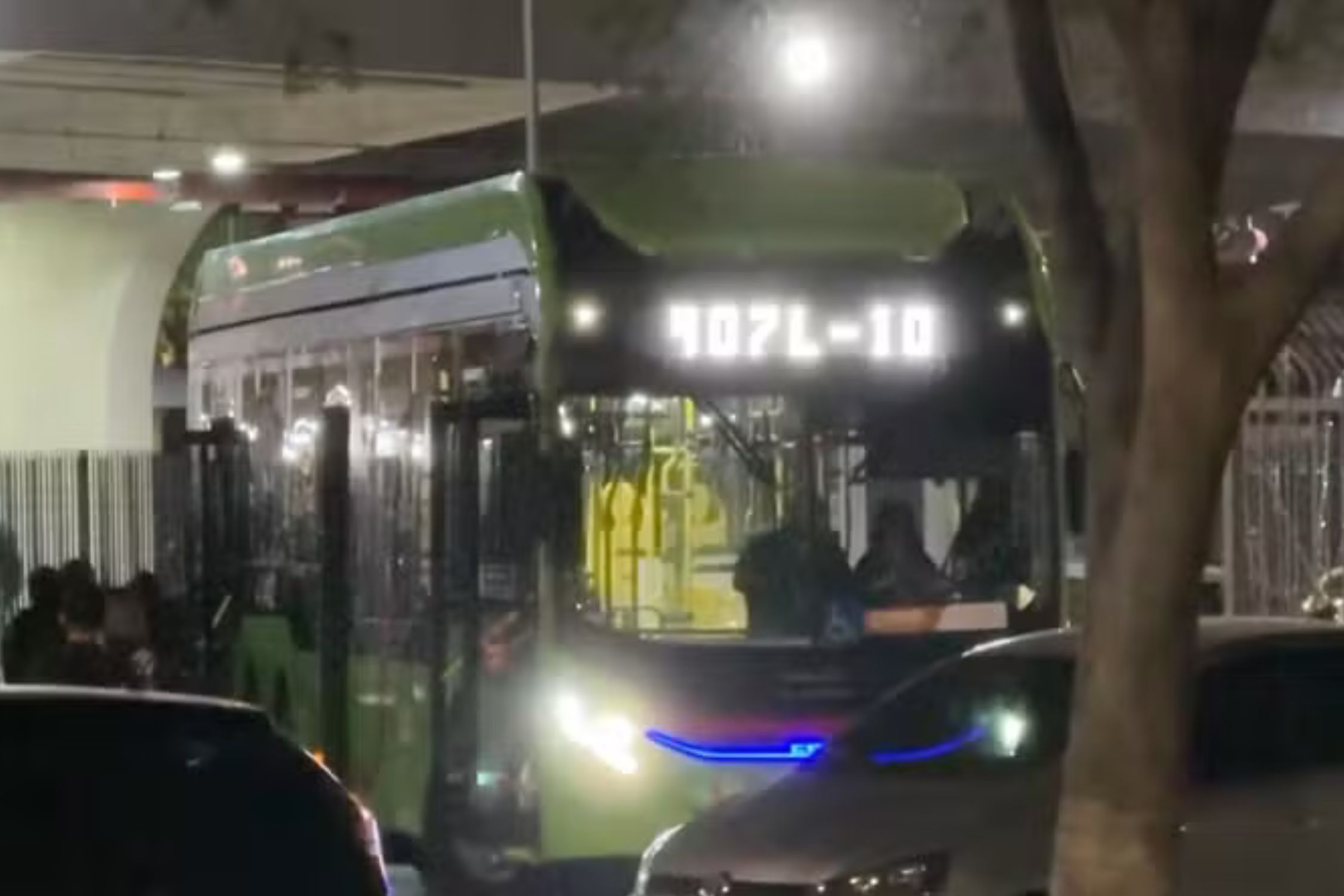 Motorista é feito refém dentro de ônibus em São Paulo