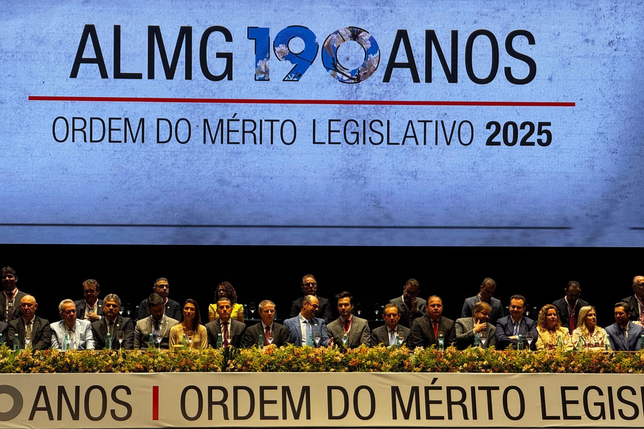 Autoridades são homenageadas com a Ordem do Mérito Legislativo em BH