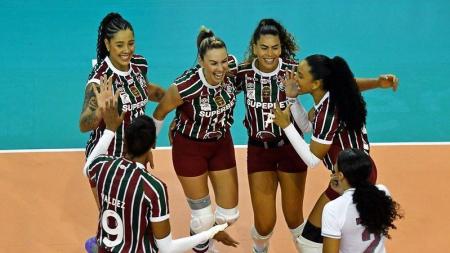 Jogadoras do Fluminense comemoram ponto