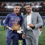 CBF homenageia Fábio, do Fluminense, por quebra de recorde mundial no futebol