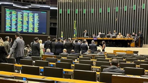 Urgência do Desenrola Brasil foi aprovada por 360 votos a 18 nesta segunda-feira (4), na Câmara dos Deputados