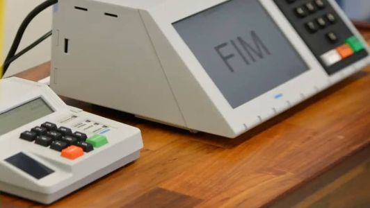 Ao longo de cinco dias, especialistas em tecnologia da informação puderam testar os equipamentos da urna eletrônica