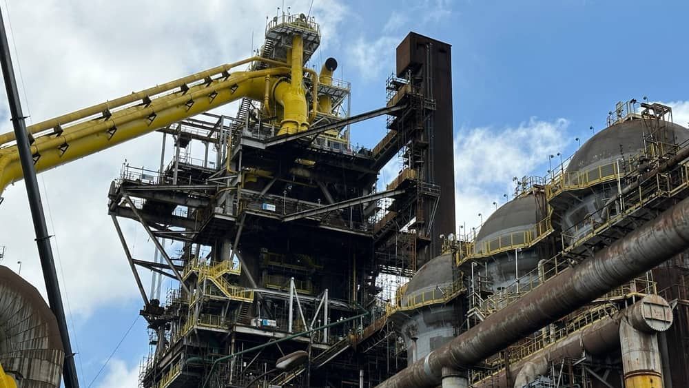 Usiminas realiza manobras para reacendimento do Alto-Forno 3 em Ipatinga